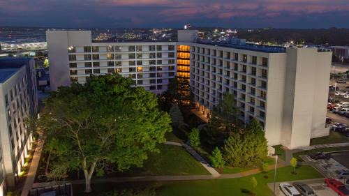 Airport Township Hotel | Hilton St. Louis Airport