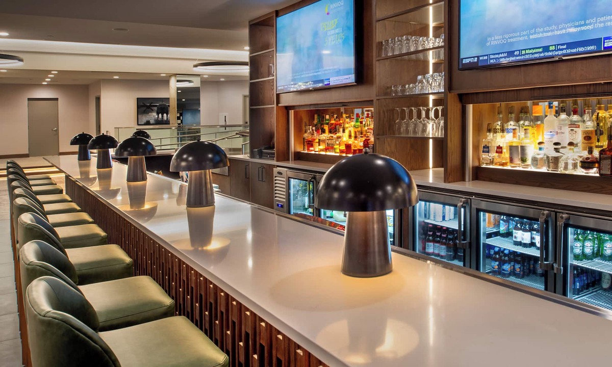 Airport Township Hotel | Hilton St. Louis Airport
