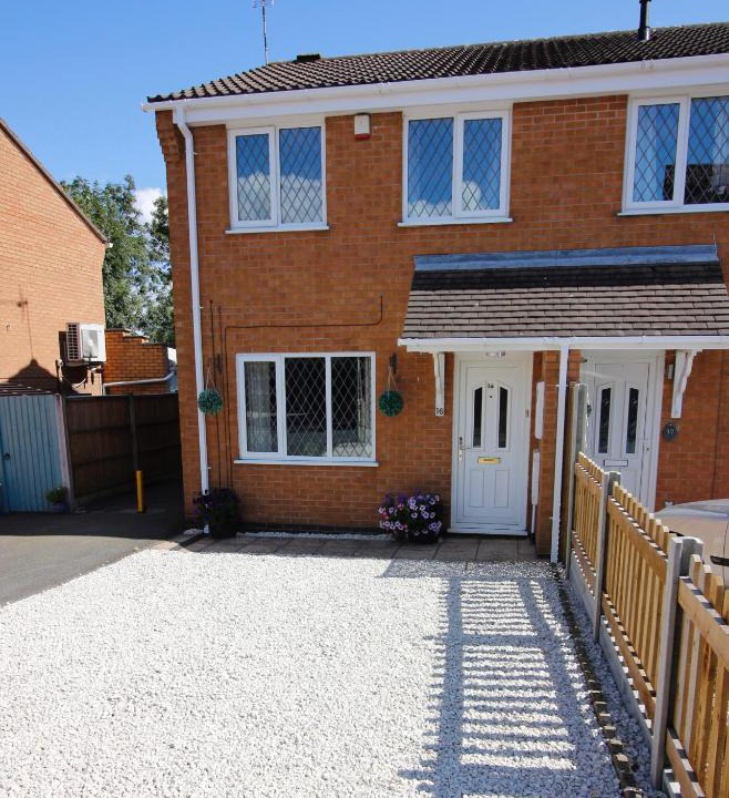 Barwell House | Hinckley Home Sleeps 5 Complete House