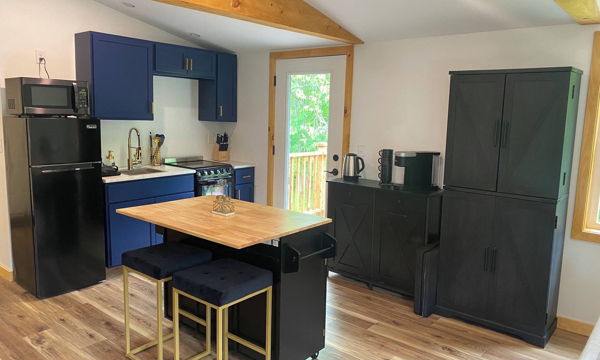 Hinesburg Apartment | Hinesburg hideaway with hot tub!