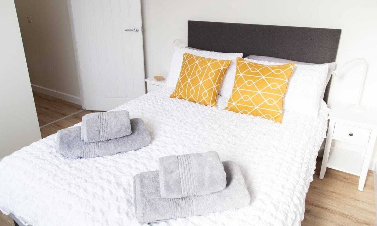 Highcliffe-on-Sea Apartment | **Hinton Hideaway!**