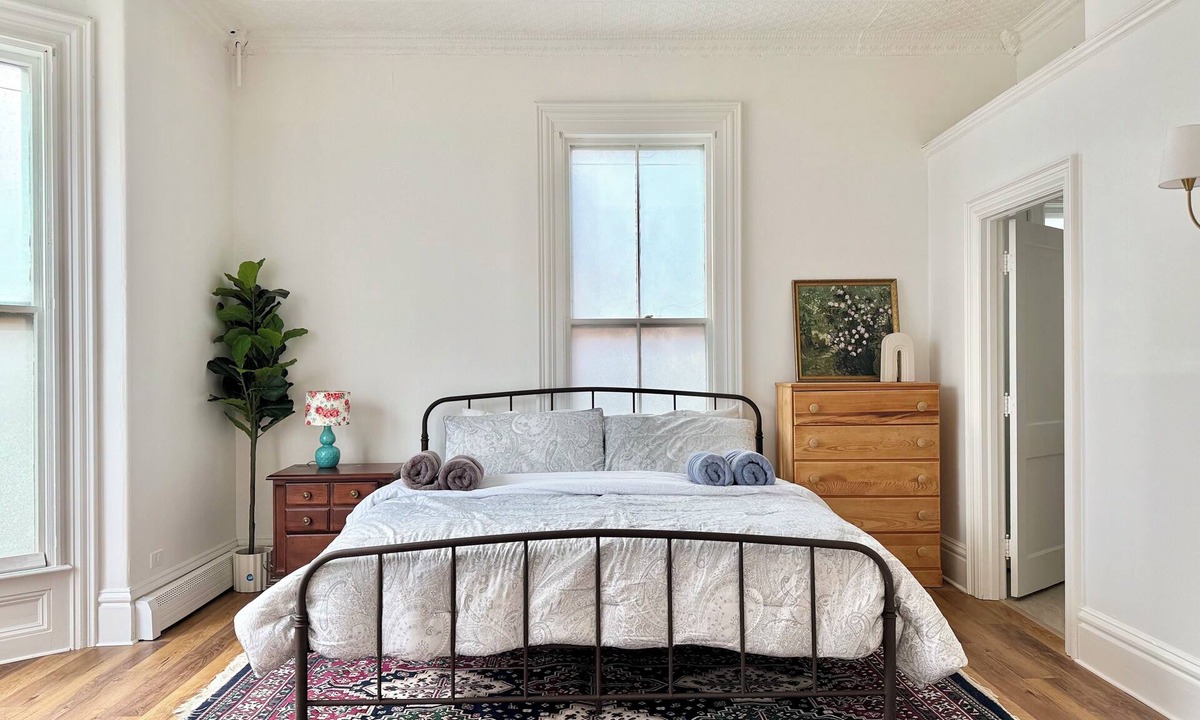 Brunswick Apartment | Hip Historical First Fl 1BR Downtown King size bed