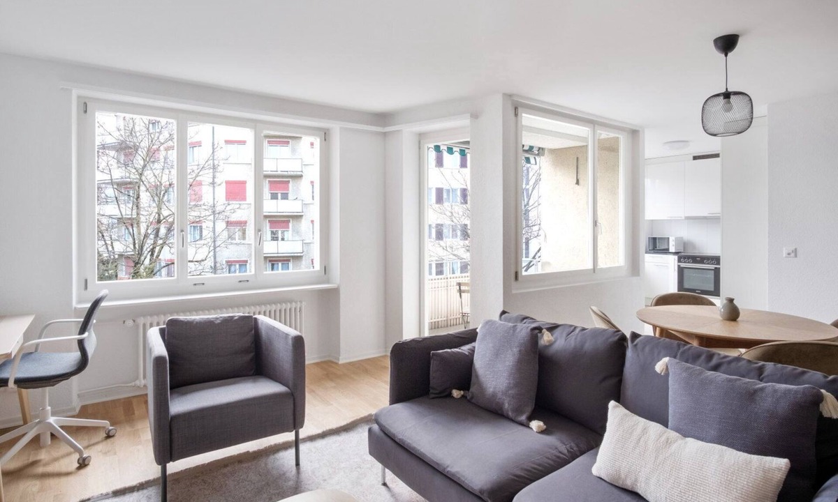 Oerlikon Apartment | Hip Oerlikon 3.5 Room w/Balcony, 1min to Train Station, by Blueground