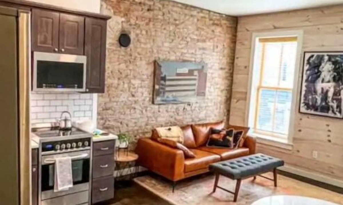 Hudson Apartment | Hip on Warren