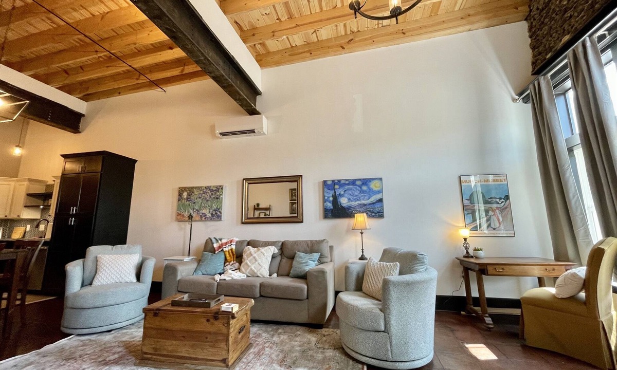 Mountain Home Apartment | Historic 1 bed 1 bath in 1920's Chevy