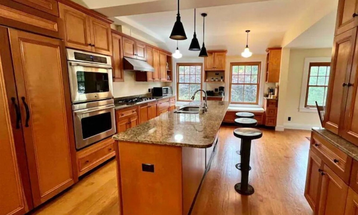 Northeast Harbor House | Historic 10-BR Main St. Mansionn