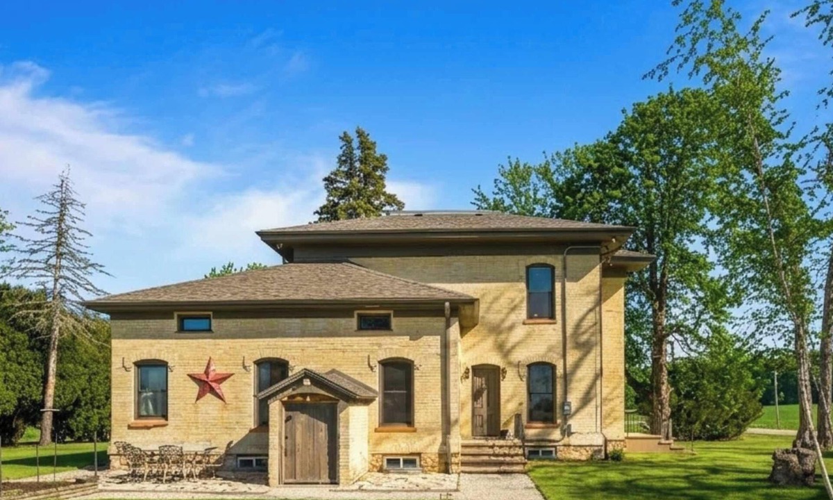 East Troy House | Historic 1868 Farmhouse Kettle Moraine Getaway