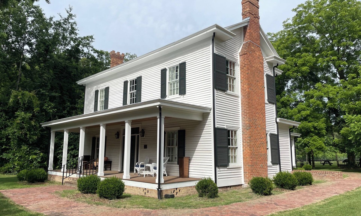 Lexington House | Historic 1885 C.A. Snider House