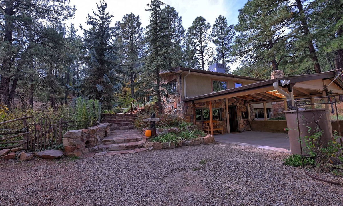 Cedar Crest Apartment | Historic 1925 Pine Cone Inn