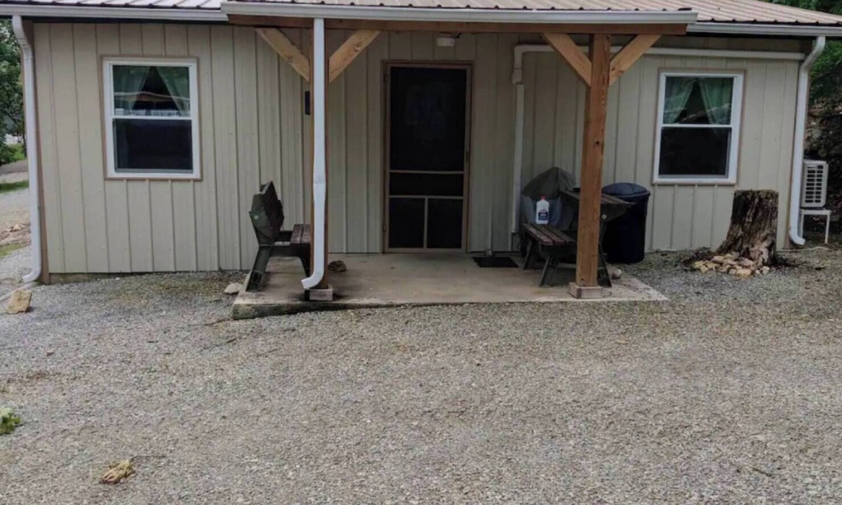 Elizabeth Resort | Historic 2 Bed Cabin w/pool access - Fish Cabin Share Save