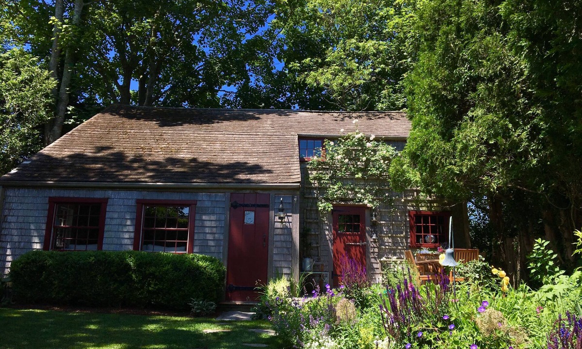 Nantucket Town Cottage | Historic 2 bedroom cottage in the heart of old town Nantucket