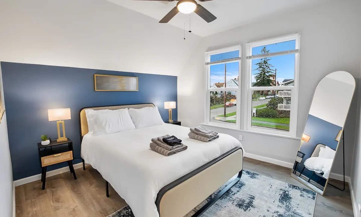 Everett Apartment | Historic 2 BR apartment in Everett w/modern comforts. Features AC, full kitchen, W/D, and dedicated workspace. Only 4 mins to Providence Medical & close to Naval Station. Free street parking