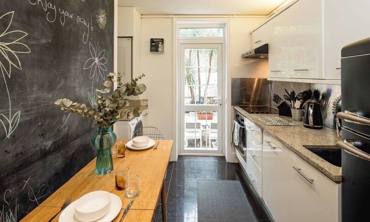 Askew House | Historic 2BR Home - Garden, BBQ, Parking