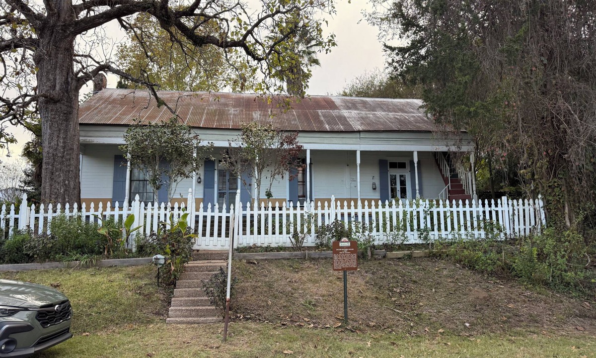 Washington House | Historic 3-bedroom house with AC in Washington