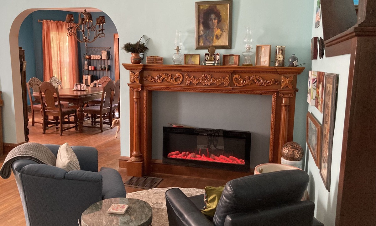 Bloomington House | Historic 3 bedroom home 3 blocks from Il. Wesleyan and shopping