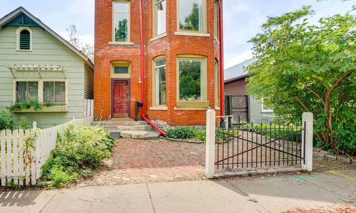 Capitol House | Historic 3BR near Light Rail/Game room, Capitol view