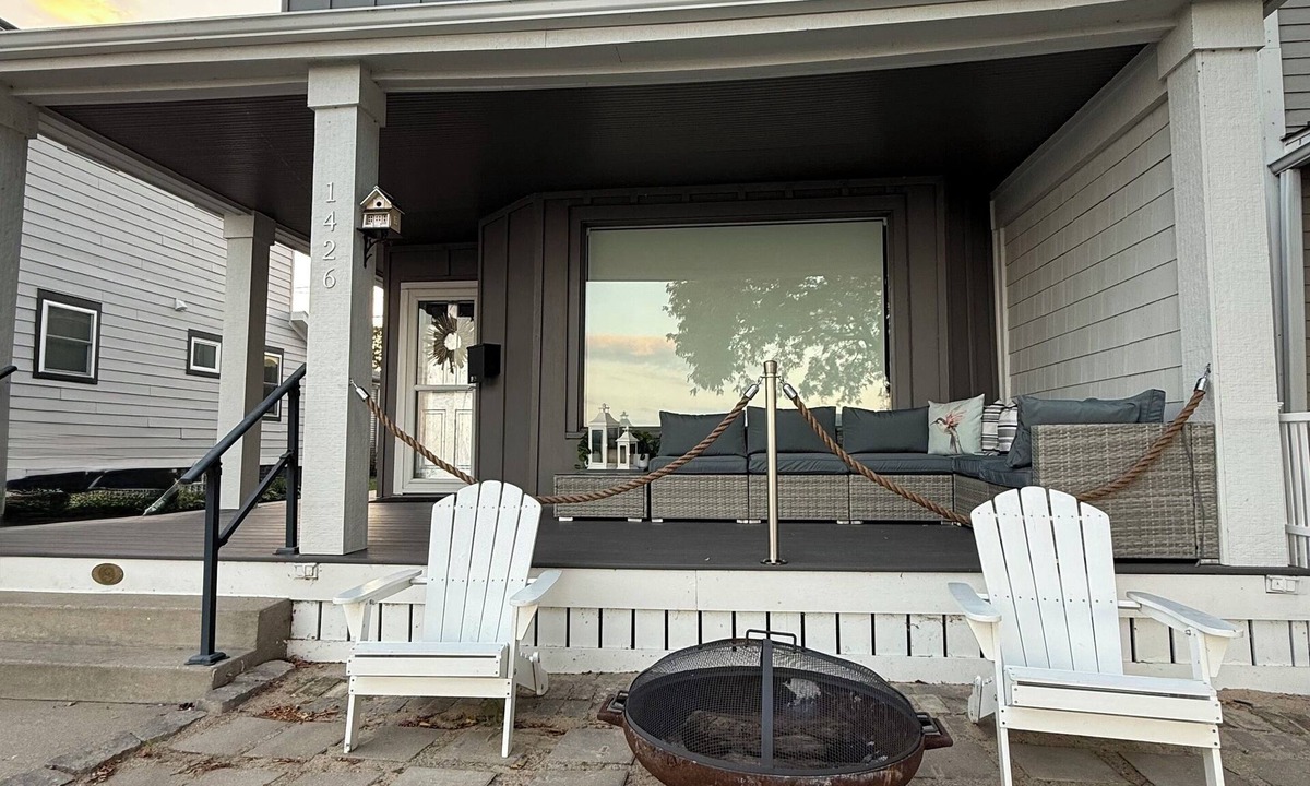 Racine House | Historic 4 bedroom lake front home with/Sauna and Spa in charming Racine