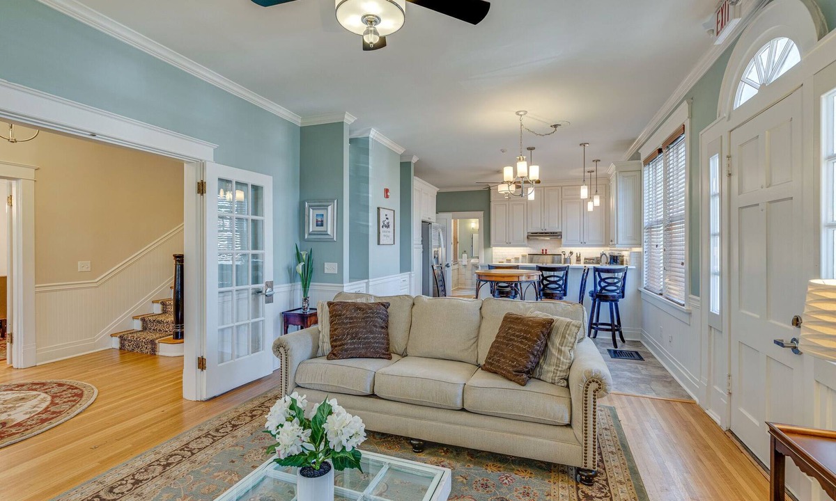 Music Row House | Historic 4-Bedroom Manor | Walk to Music Row & Vanderbilt | Family Retreat