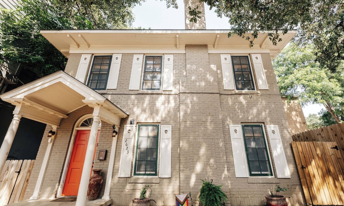 West Campus House | Historic 4BR Family Retreat ❤️ Near UT Austin & Downtown