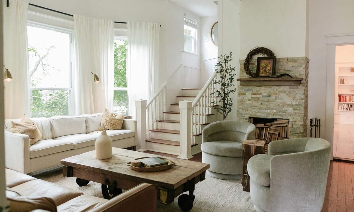 Phillips House | Historic 5/4 Spacious Sleeps 16 Hot Tub Pool A&M