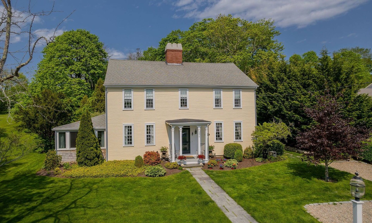 Barnstable House | Historic 5 bedroom gem - just a sidewalk stroll to local shops and beach