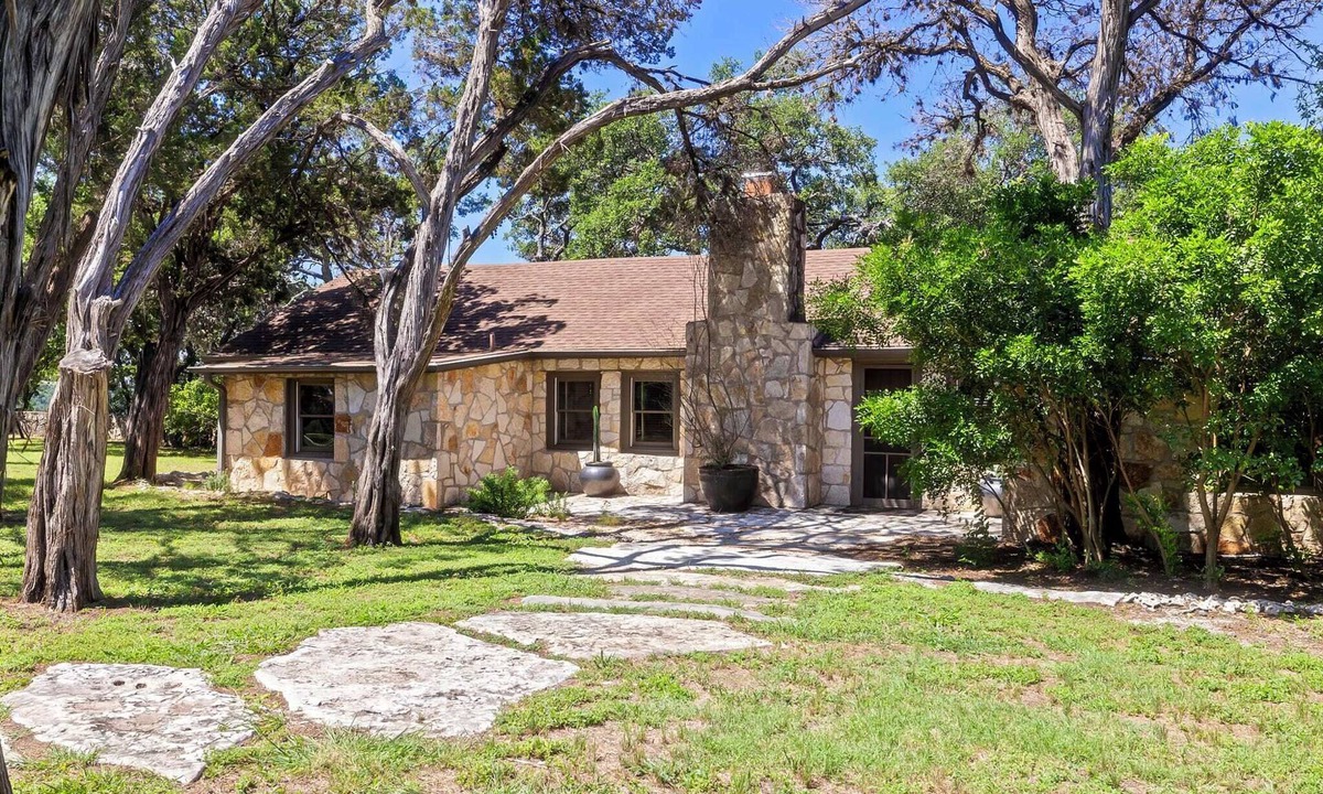 Eck Lane on the Lake Cabin | Historic 5BR | Lakefront Cabins with Dock | Fire Pit