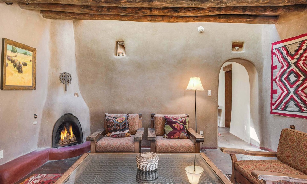Historic Eastside House | Historic Adobe, Kiva Fireplace, Walk to Canyon Rd