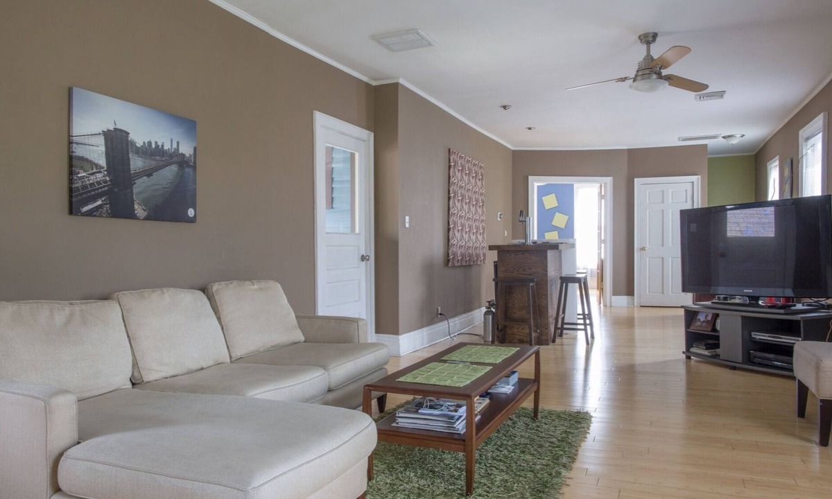Downtown Buffalo House | Historic Allentown 5 Bedroom Home w/parking