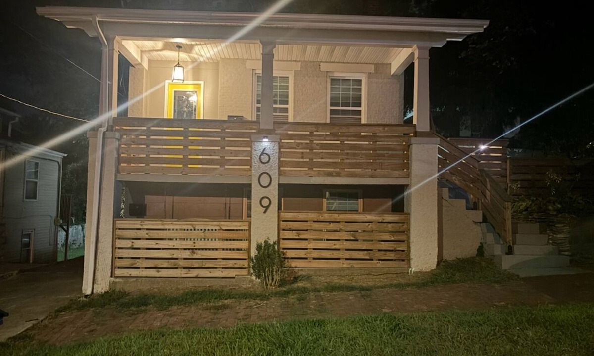 Alton Apartment | Historic Alton duplex! Upper unit