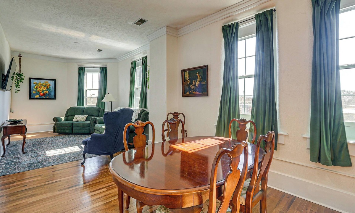 Chapman Apartment | Historic Apartment in Chapman! Walkable Getaway