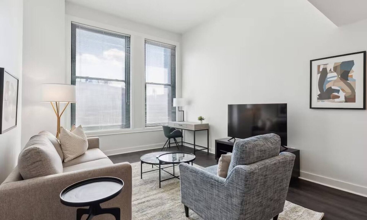 Downtown Pittsburgh Hotel | Historic Apartment w/Laundry & Kitchen | Walk to Heinz History Center | 2 Units