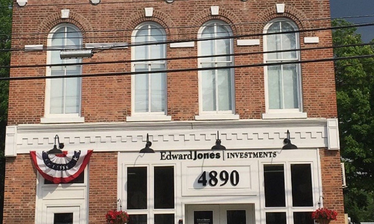 Pulaski Apartment | Historic Apartment Within Walking Distance Of The Salmon River walk.