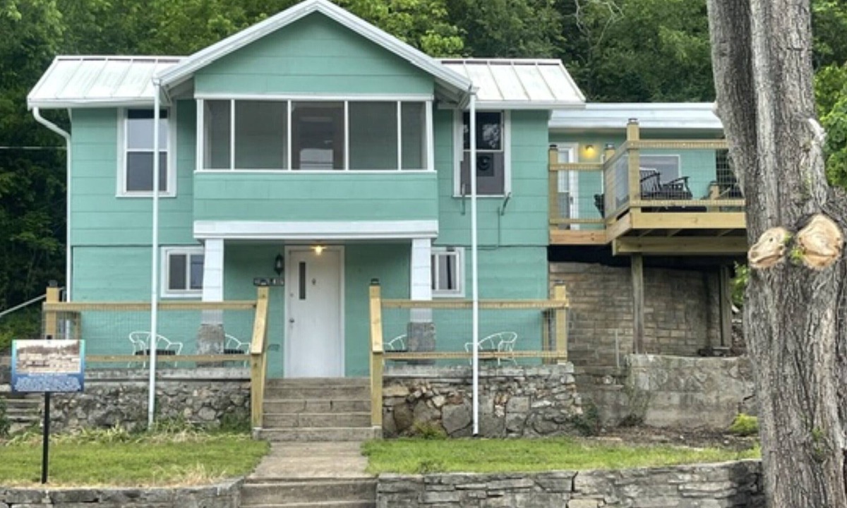 Bagnell Cabin | Historic Bagnell Jailhouse Cabin Osage River/Lake Ozark nNear Bagnell Dam