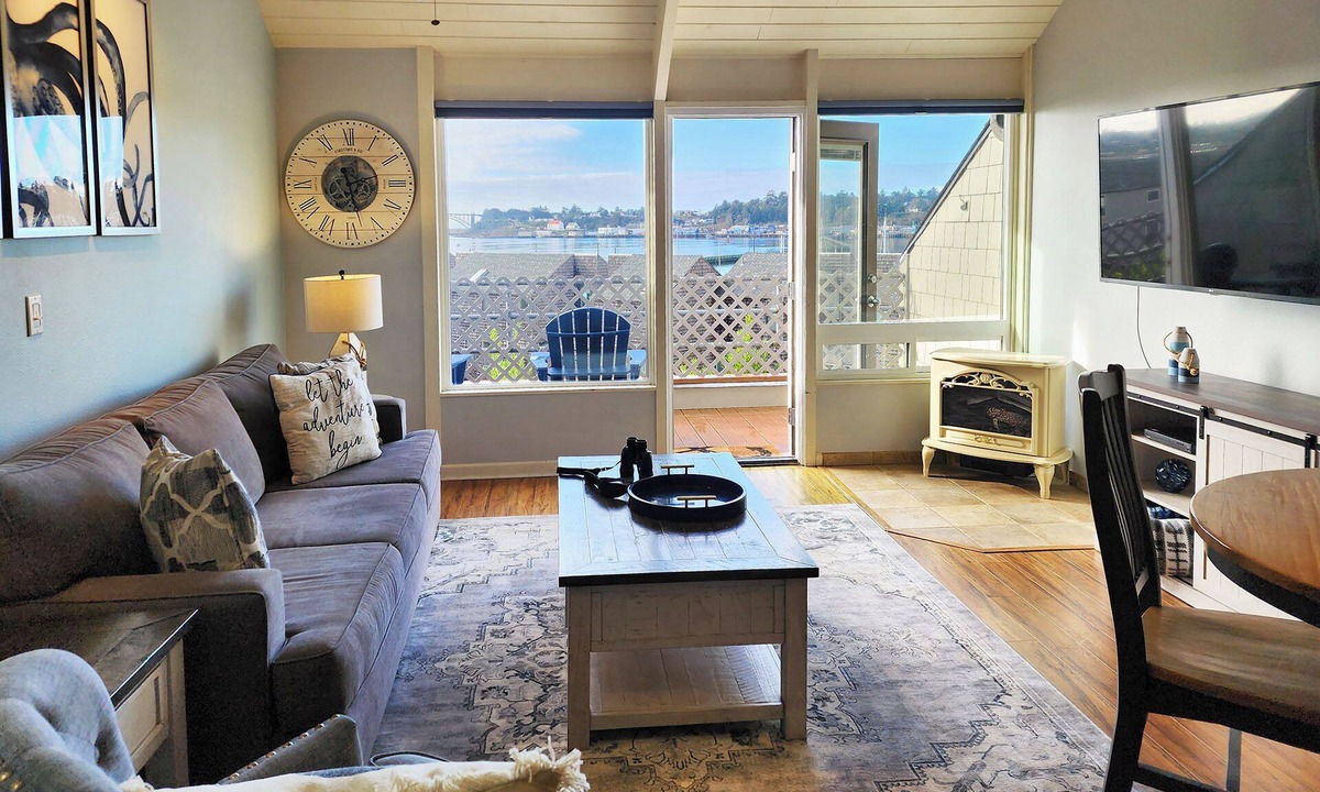 Historic Bayfront Condo | Historic Bayfront! Stellar Bridge & Bay Views! Bay Dreaming