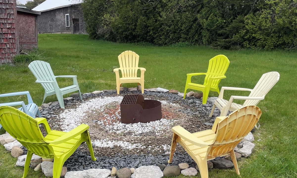 Manitoulin District House | Historic beach view house in Providence Bay.