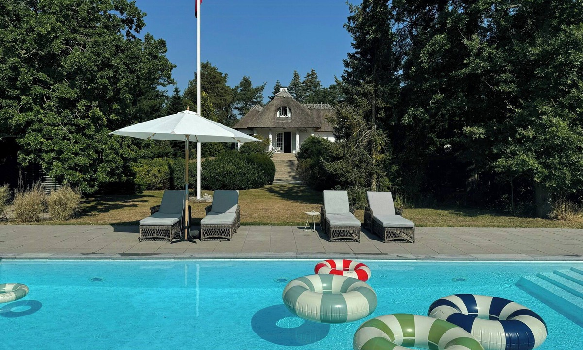 Bøtø By House | Historic beach villa with pool at Marielyst