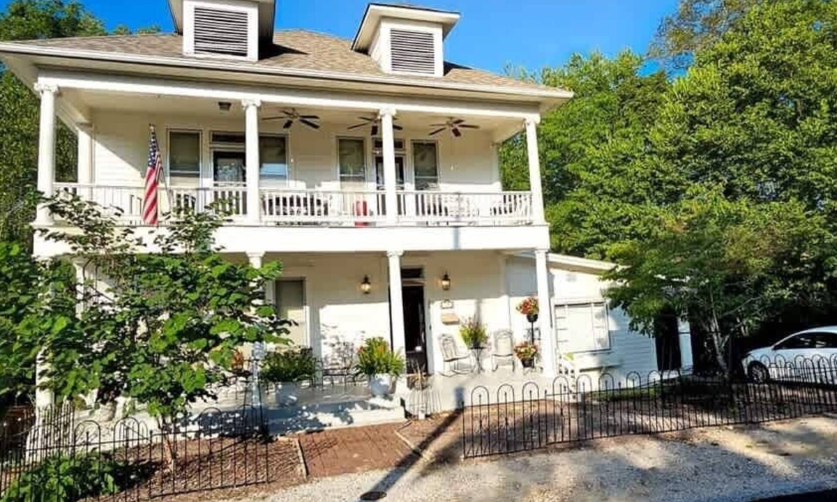 Eureka Springs Historic District House | Historic Bed & Breakfast, Groups/family Memories!