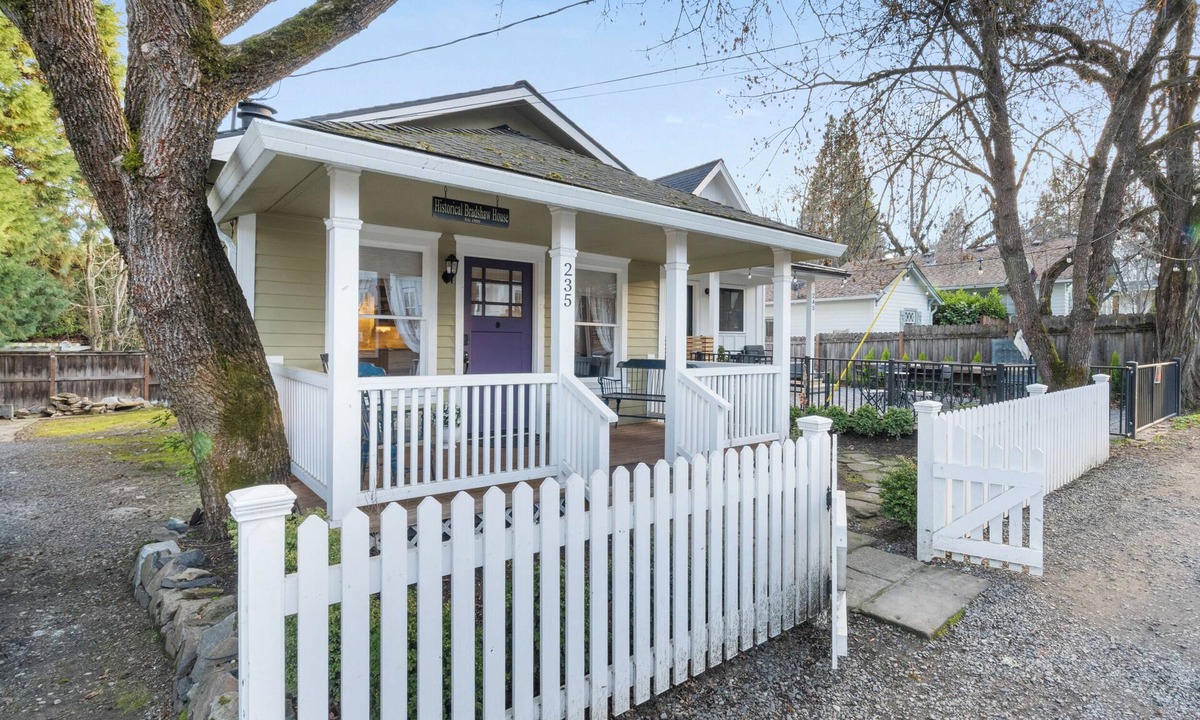 Jacksonville Cottage | Historic Bradshaw House!