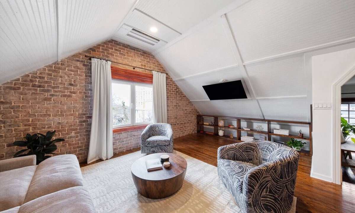 Macon Apartment | Historic Brick Loft | Downtown · Free Parking