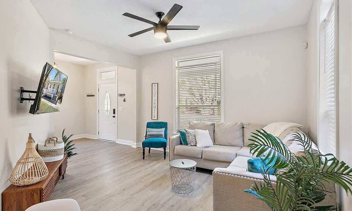 Urban Core House | *Historic bungalow*- Wifi, Yard, Cozy