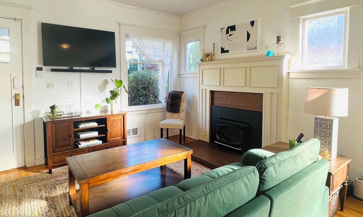 Mount Baker House | Historic Bungalow: Your Seattle Gateway