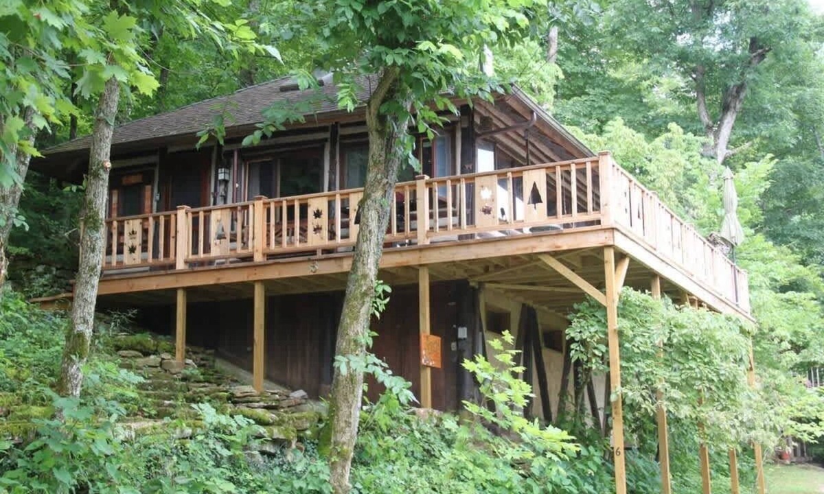 Eureka Springs House | Historic Cabin on Lake Lucerne, 5 Mins to Eureka!