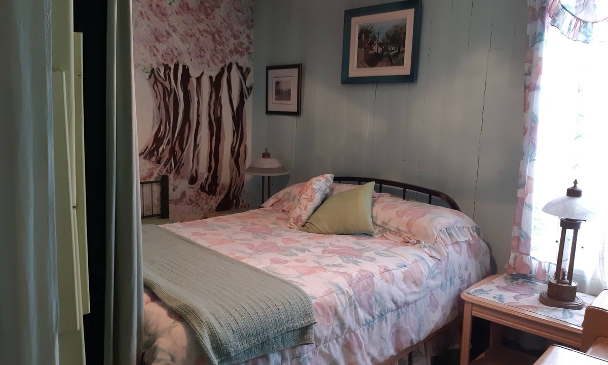 Maria-Chapdelaine House | Historic Centennial House: Large courtyard for campfire and activities.