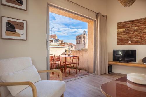 Toulouse City-Centre Apartment | Historic center, 74 m2, terrace, rooftop views