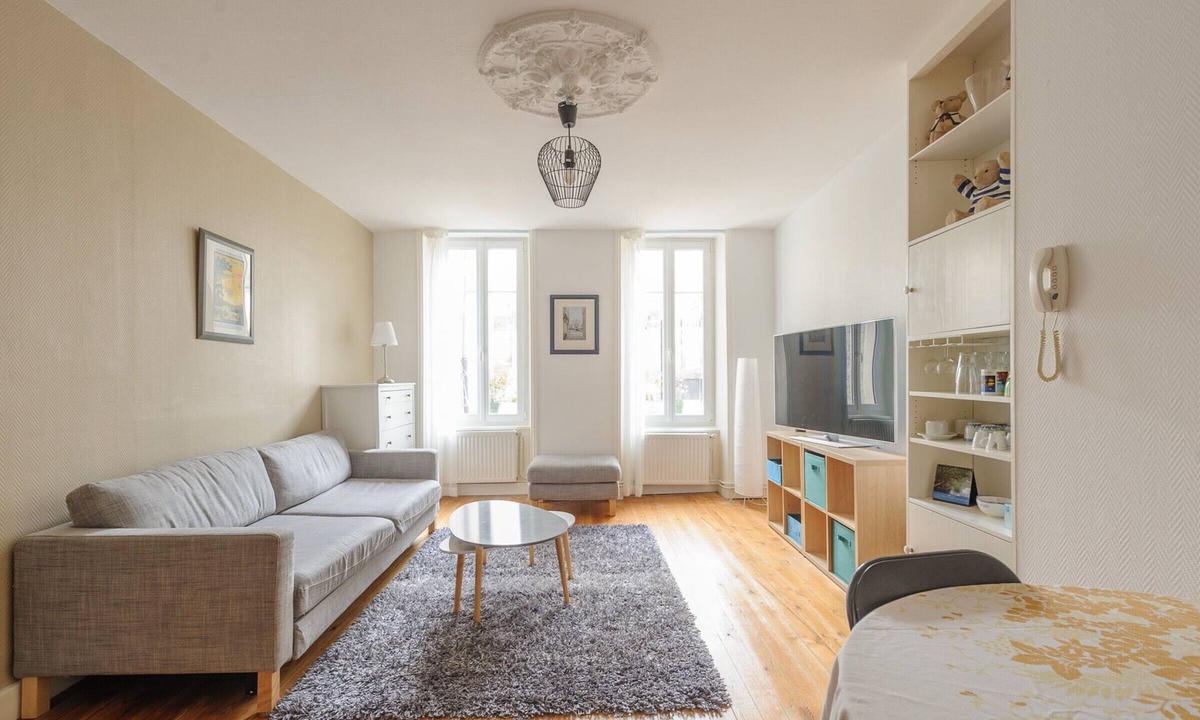 La Rochelle City Centre Apartment | Historic Center T2 Apartment for 2 with Outdoor Space near Vieux Port