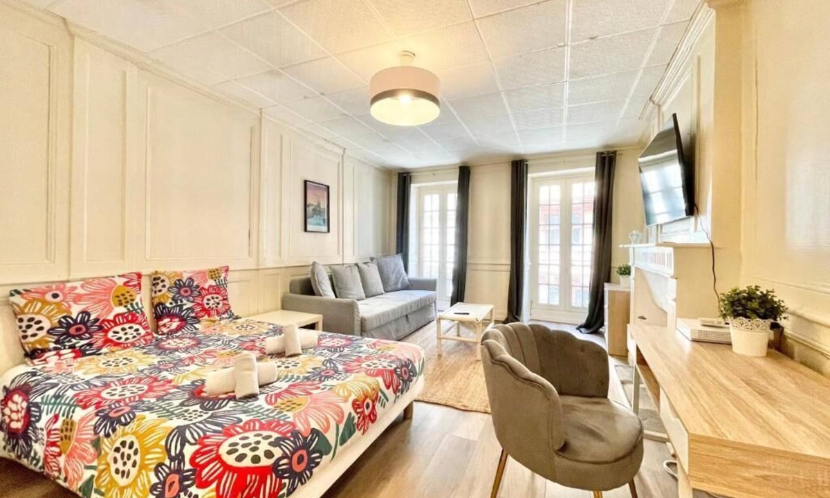 Quimper Apartment | Historic Centre Studio, 50 m from Quimper Cathedral, Charm & Comfort