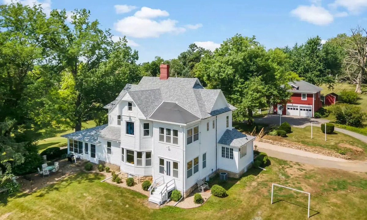 Cedar Rapids House | Historic Charm at Richmond Hillnn