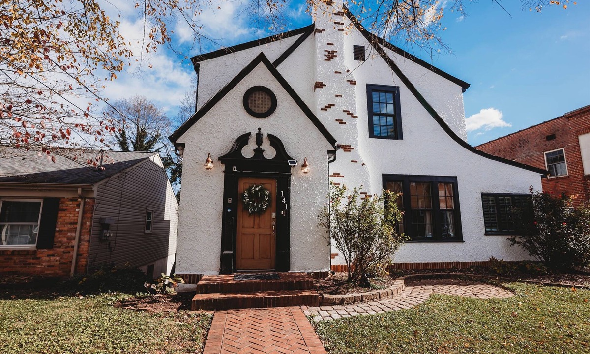 Danville House | Historic Charm close to Averett & Casino; Great for Families & Groups of Friends