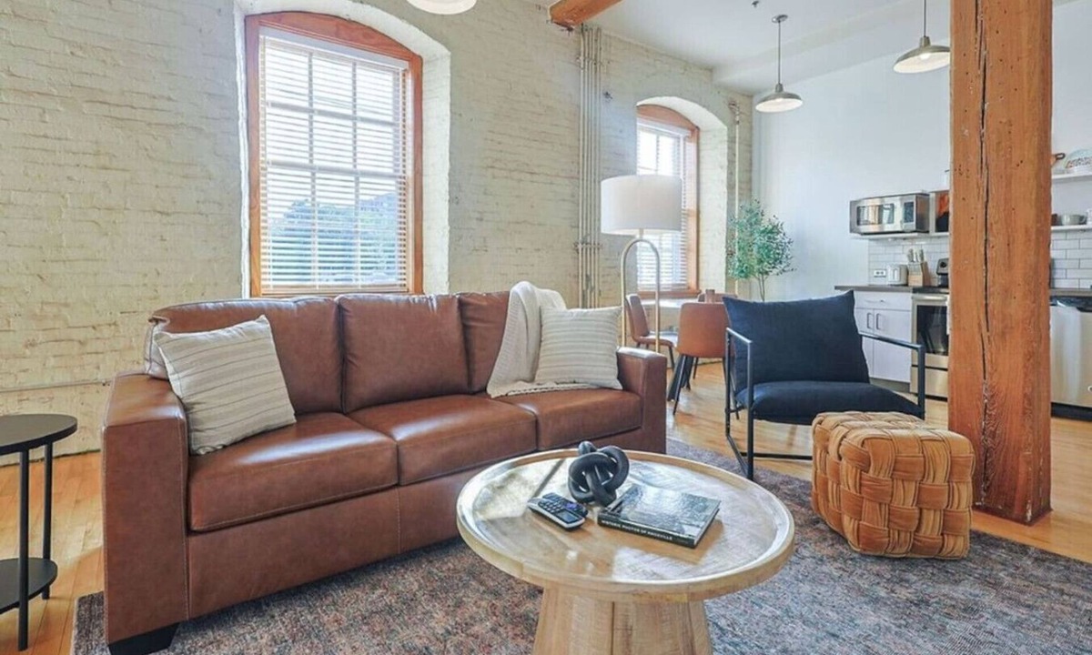 Downtown Knoxville Apartment | Historic Charm in Downtown Knoxville