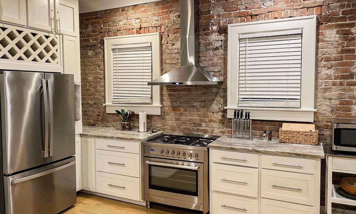 Hattiesburg House | Historic Charm in the Oaks District